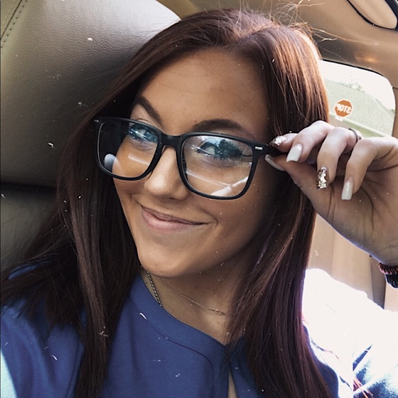 Meet your Posher, Sela - Picture 1 of 1